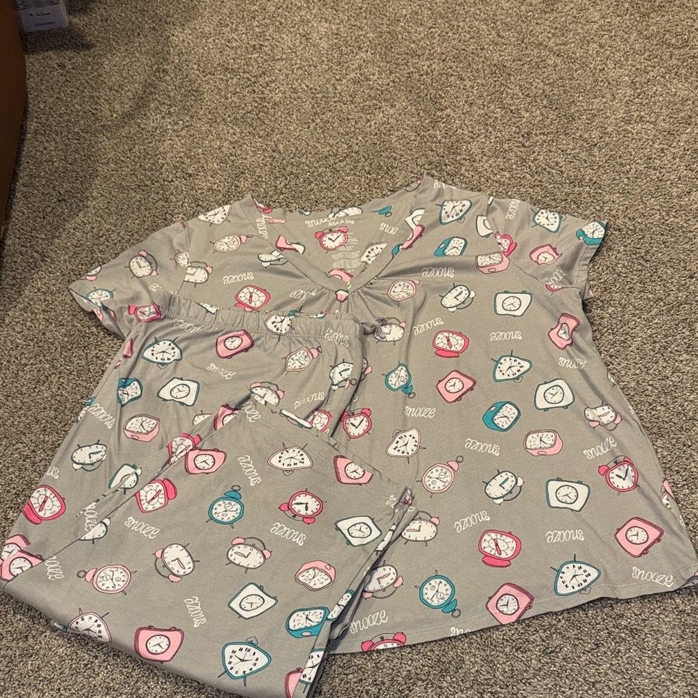 White Stag Women’s + Size 3XL Pajama Shirt/Capri Bundle  with Clock Design